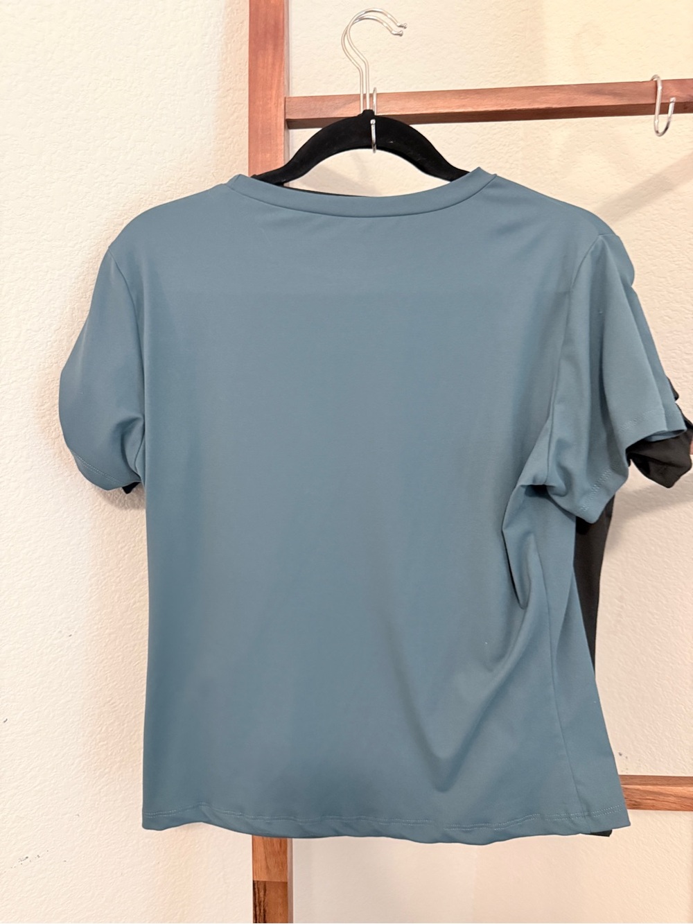 Automet Crew Neck Tees Women XL Black Blue Green Excellent Set of 2 Activewear - Picture 6 of 8